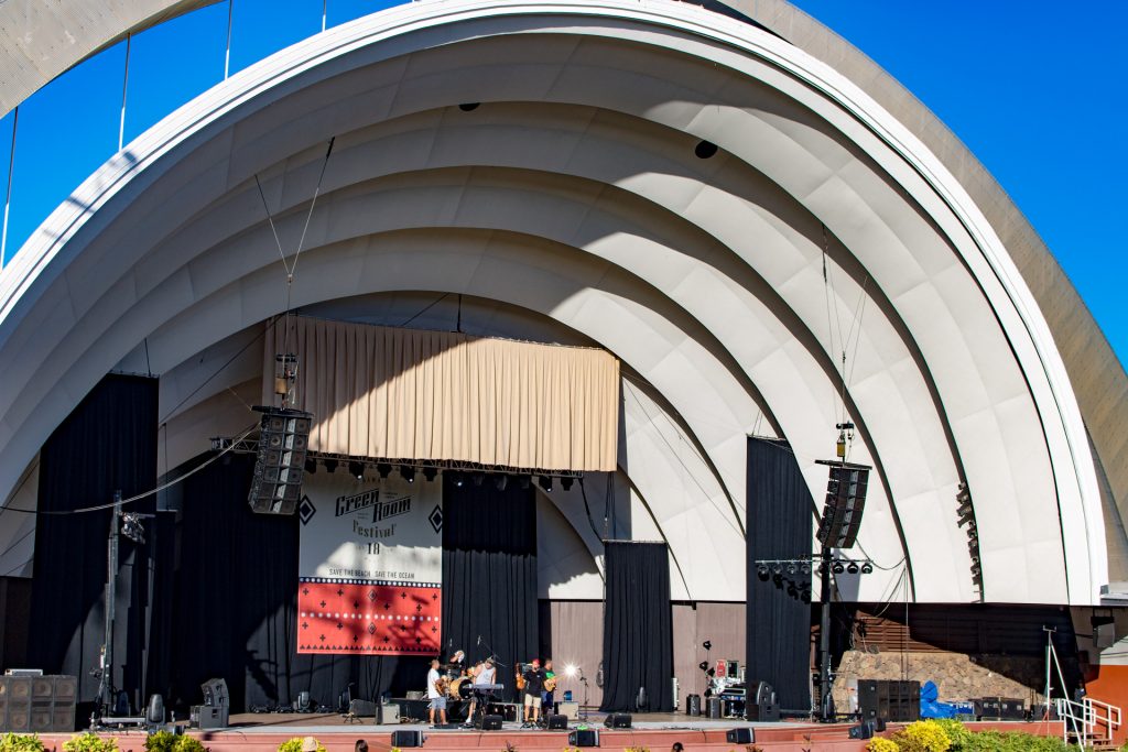 THE TOM MOFFATT WAIKIKI SHELL MICE JTB Hawaii